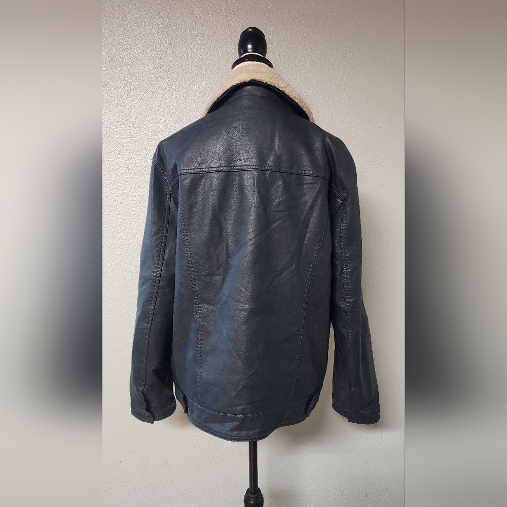 Levi's - Picture 4 of 6